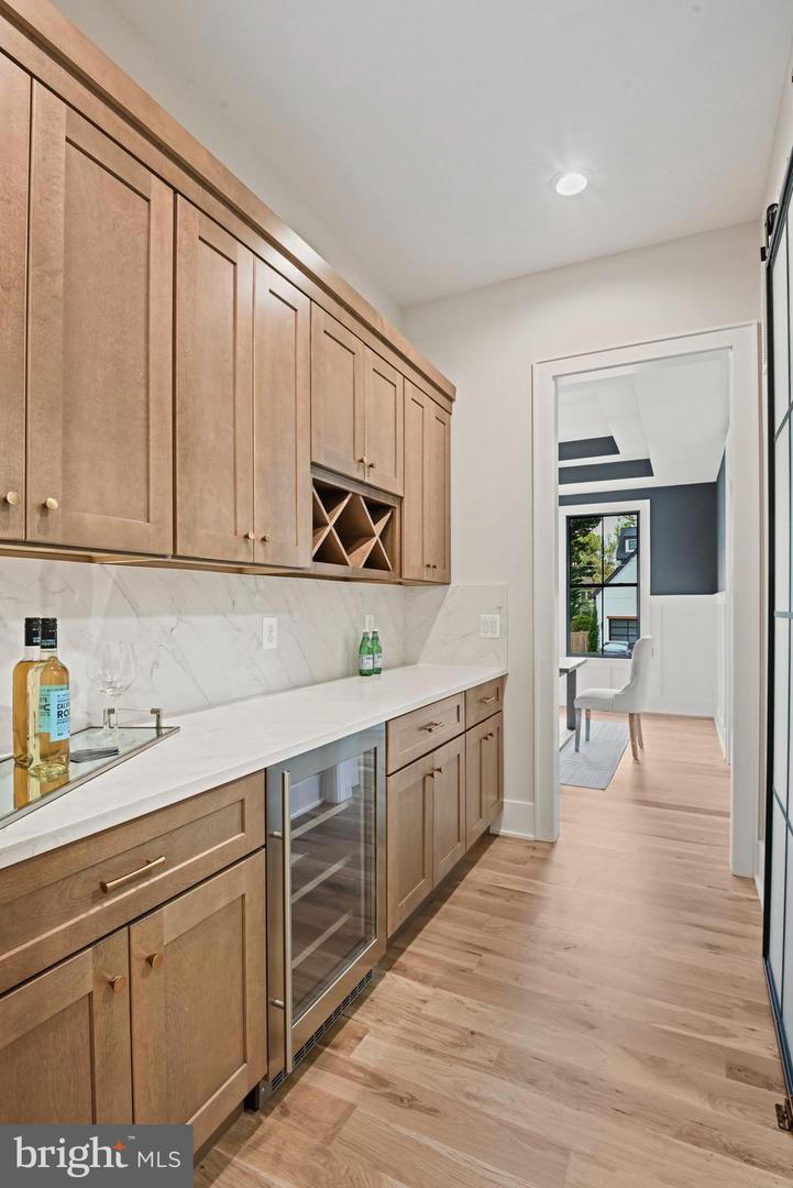321 Broadleaf Dr NE