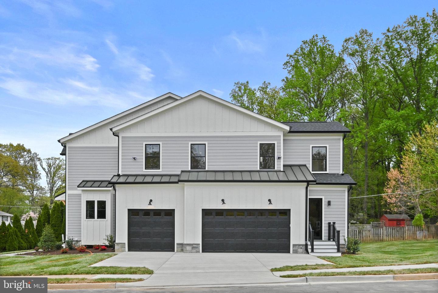 321 Broadleaf Dr NE