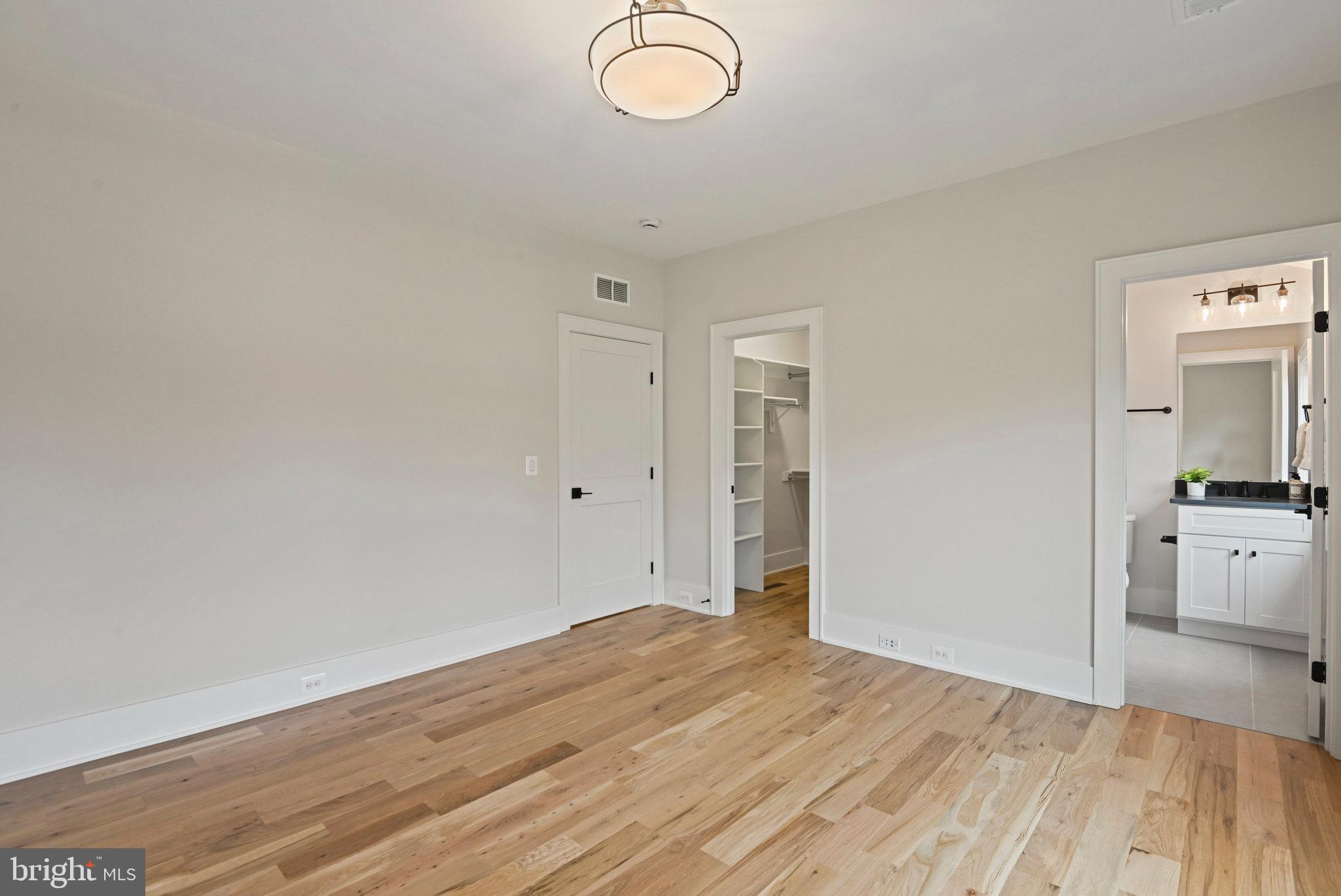 321 Broadleaf Dr NE