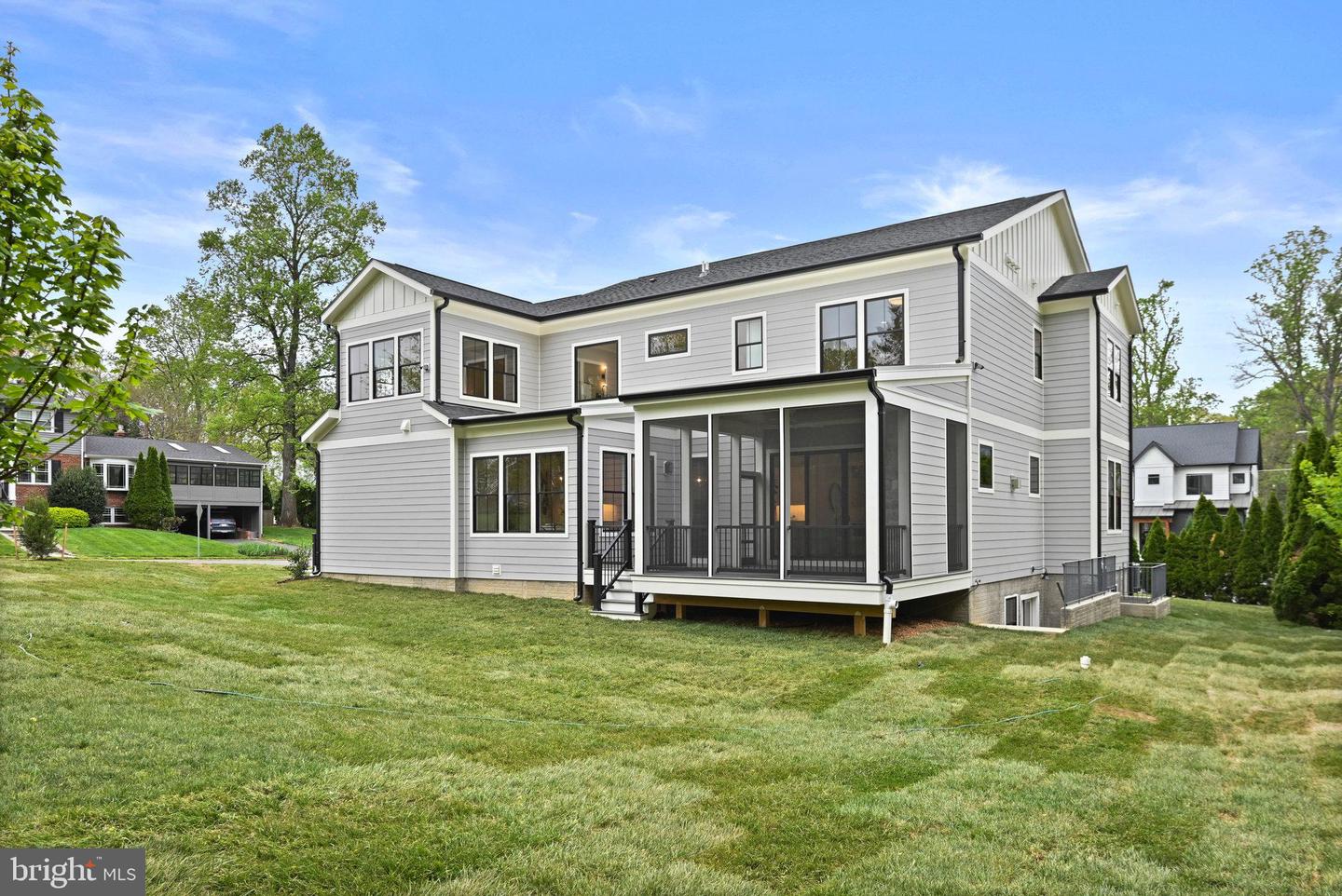321 Broadleaf Dr NE