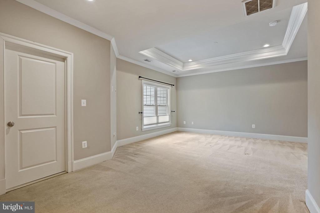6767 DARRELLS GRANT PL