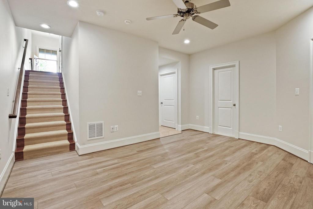 6767 DARRELLS GRANT PL
