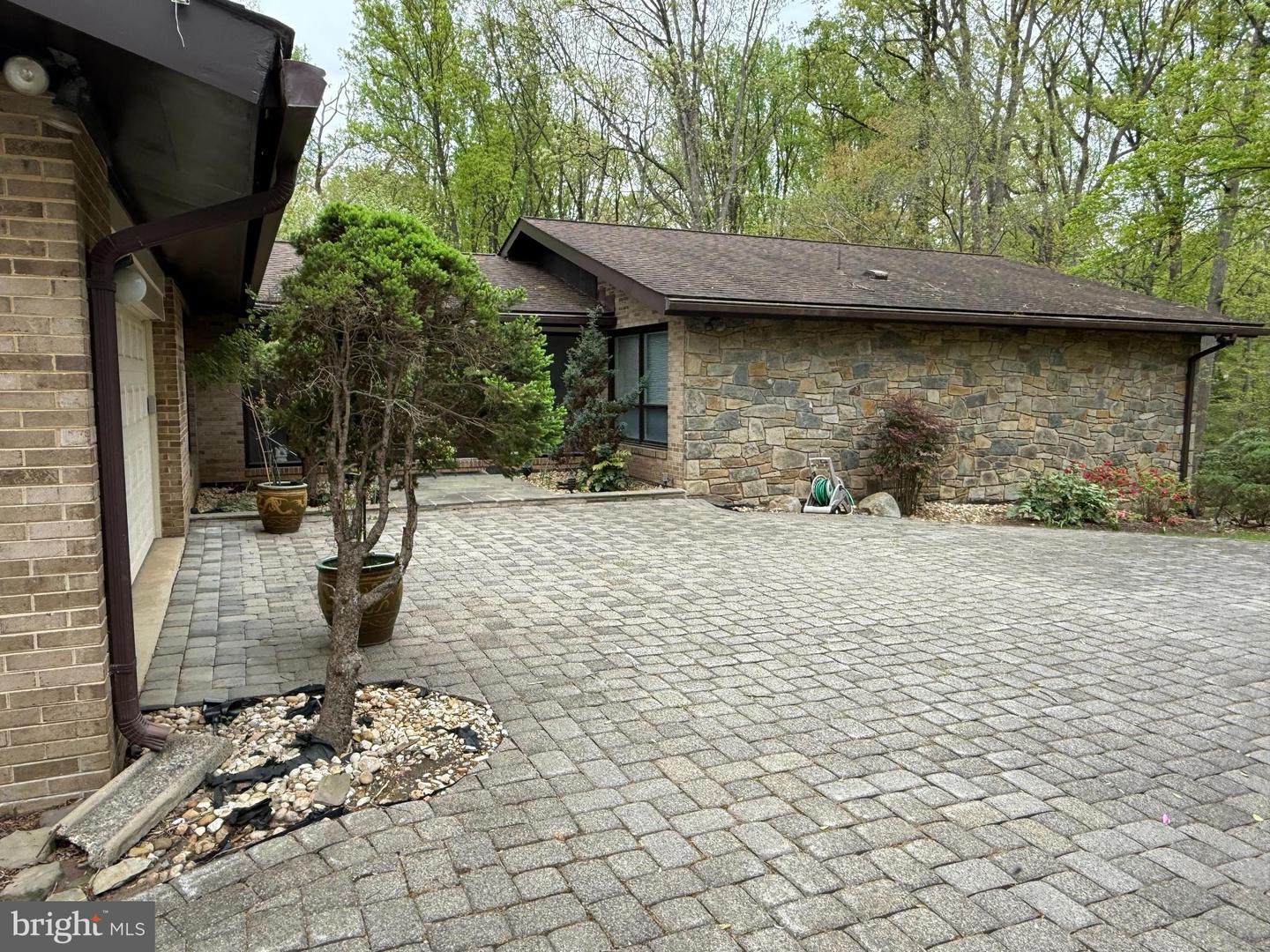 7513 Royal Oak Dr