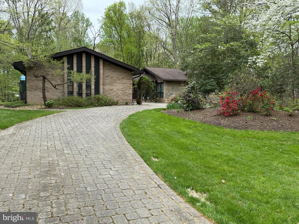 7513 Royal Oak Dr