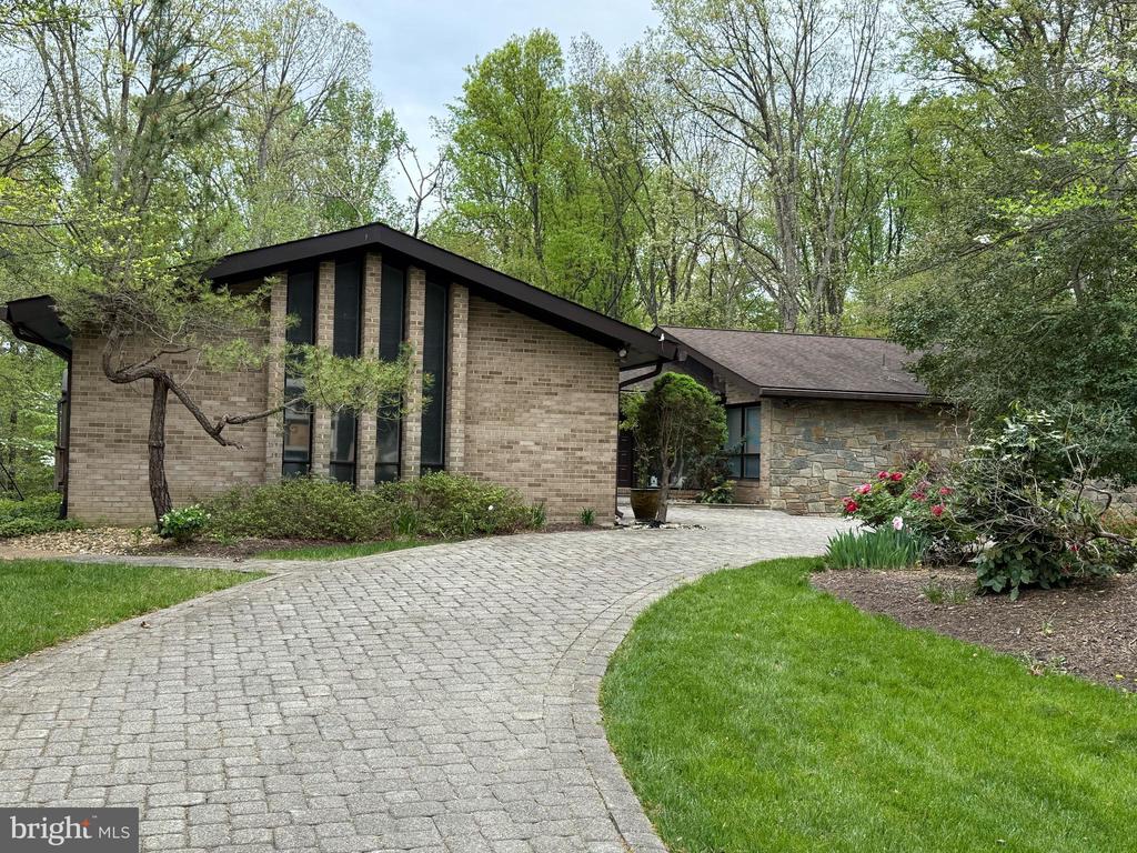 7513 Royal Oak Dr