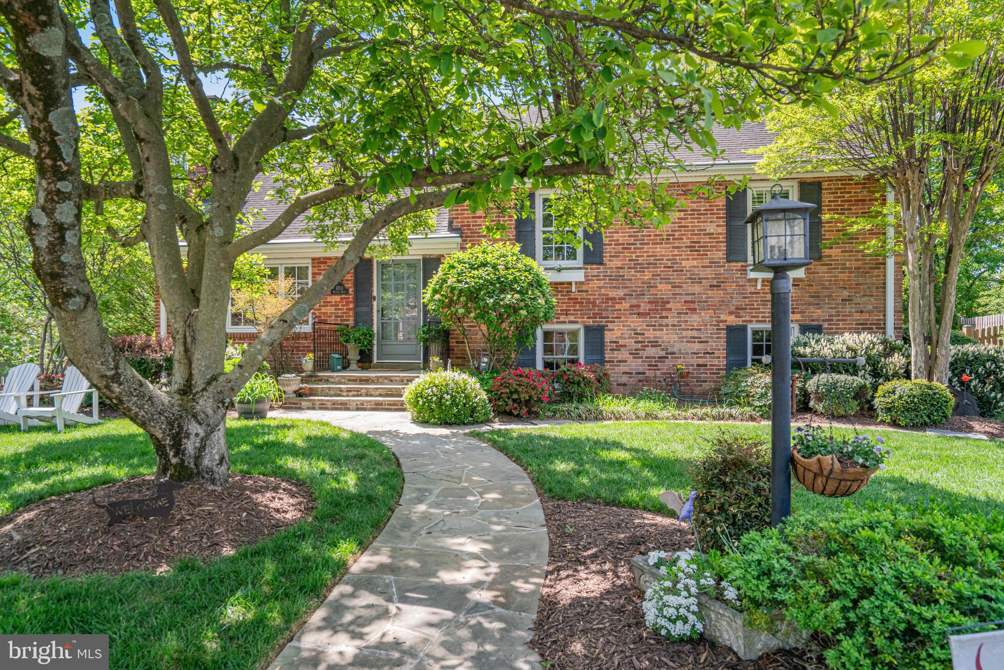 1703 Rollins Dr