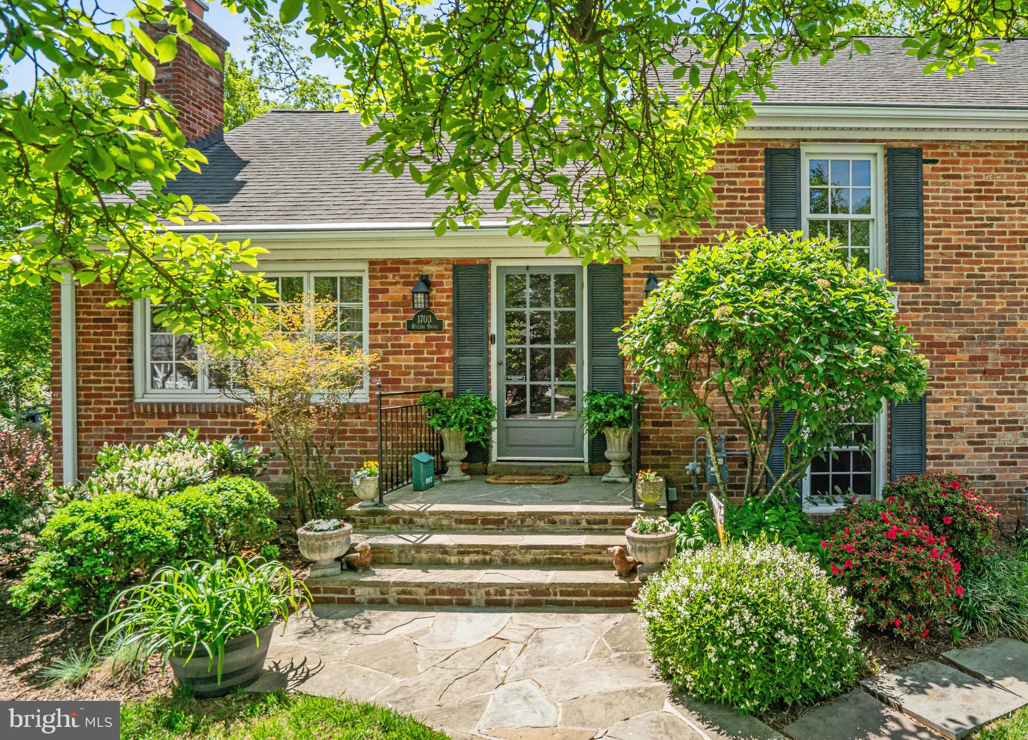 1703 Rollins Dr