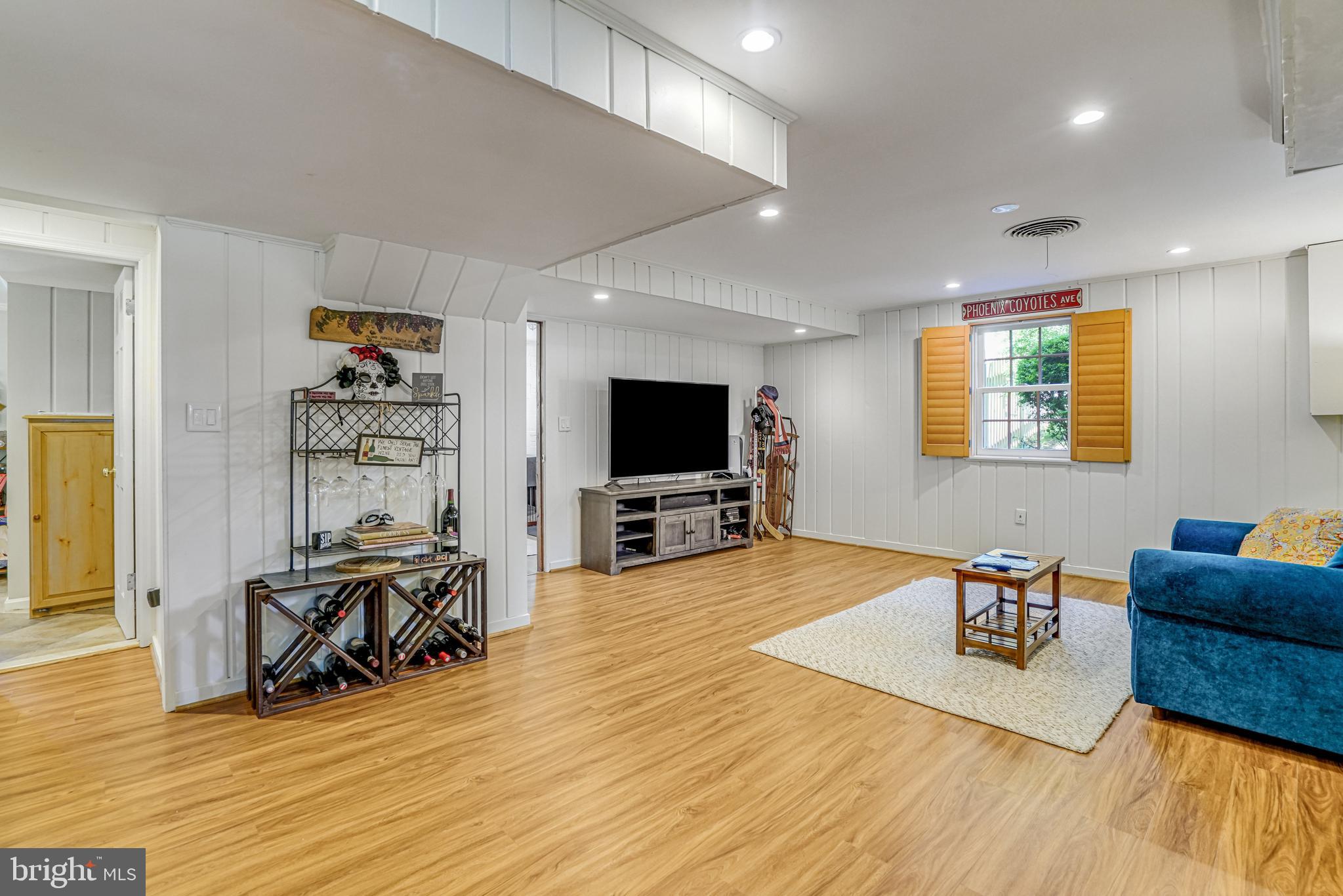 1703 Rollins Dr