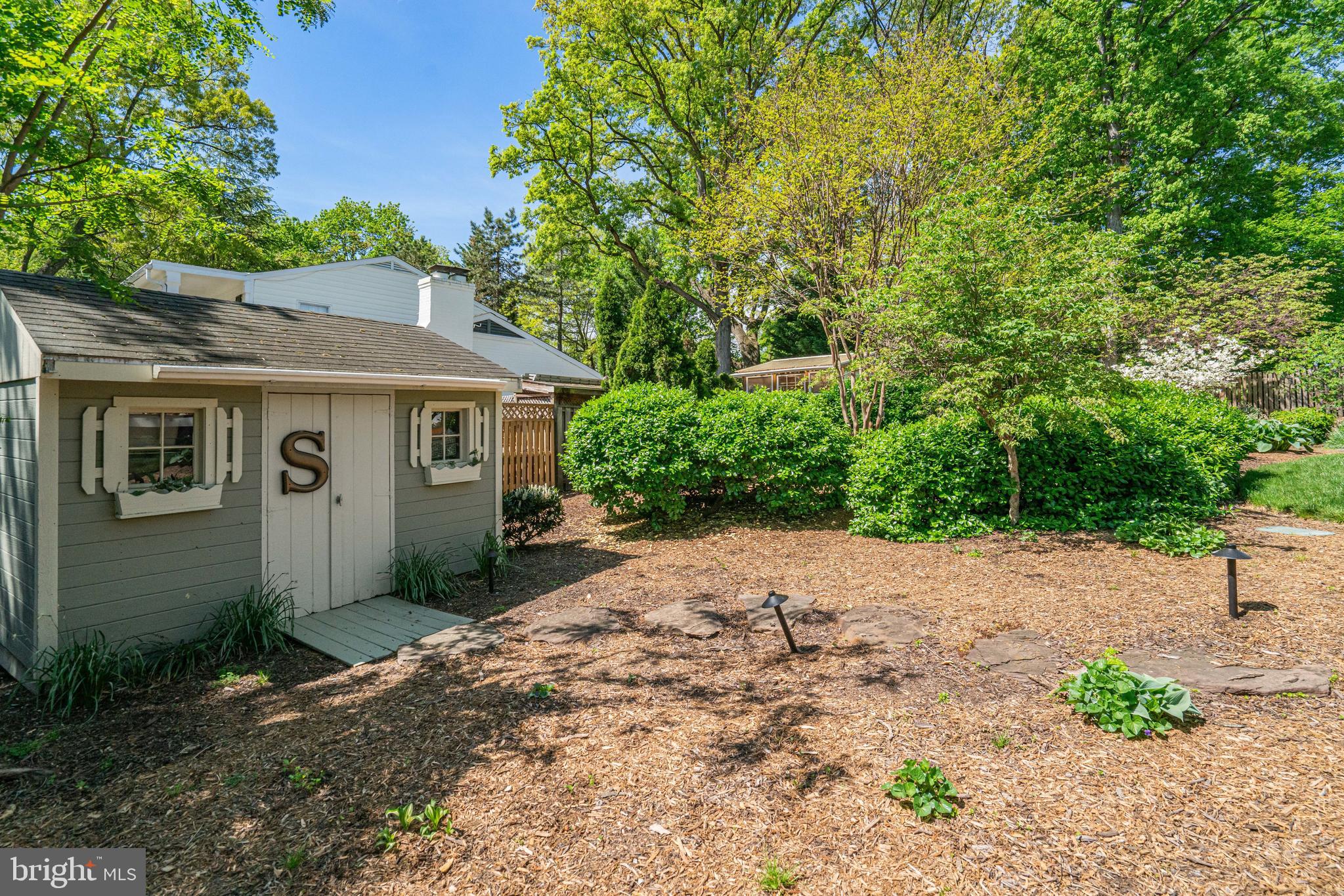1703 Rollins Dr