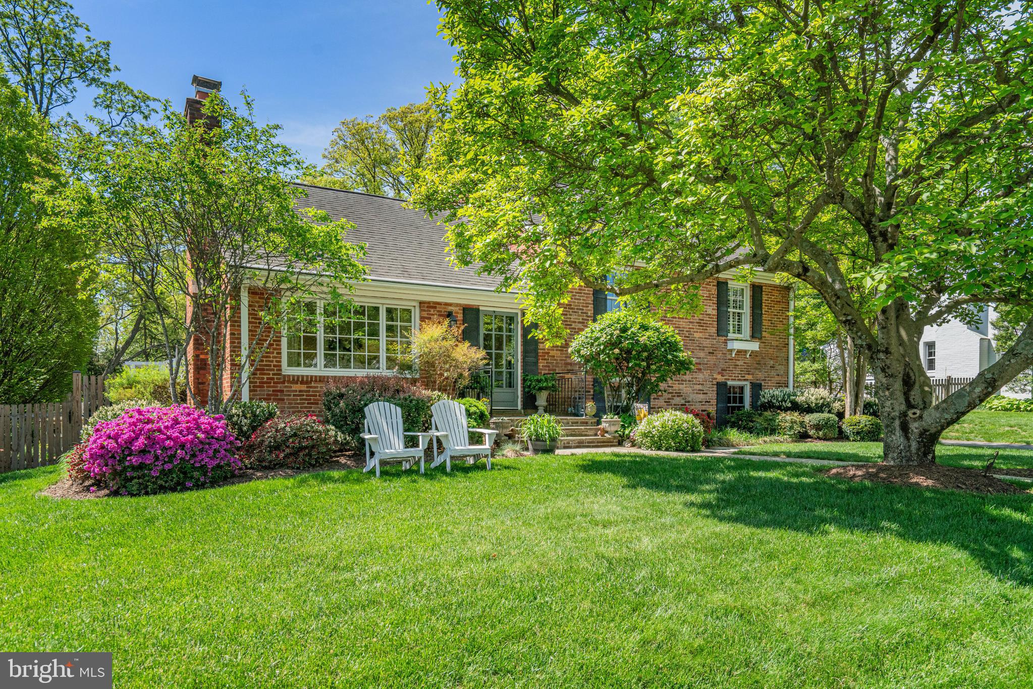 1703 Rollins Dr