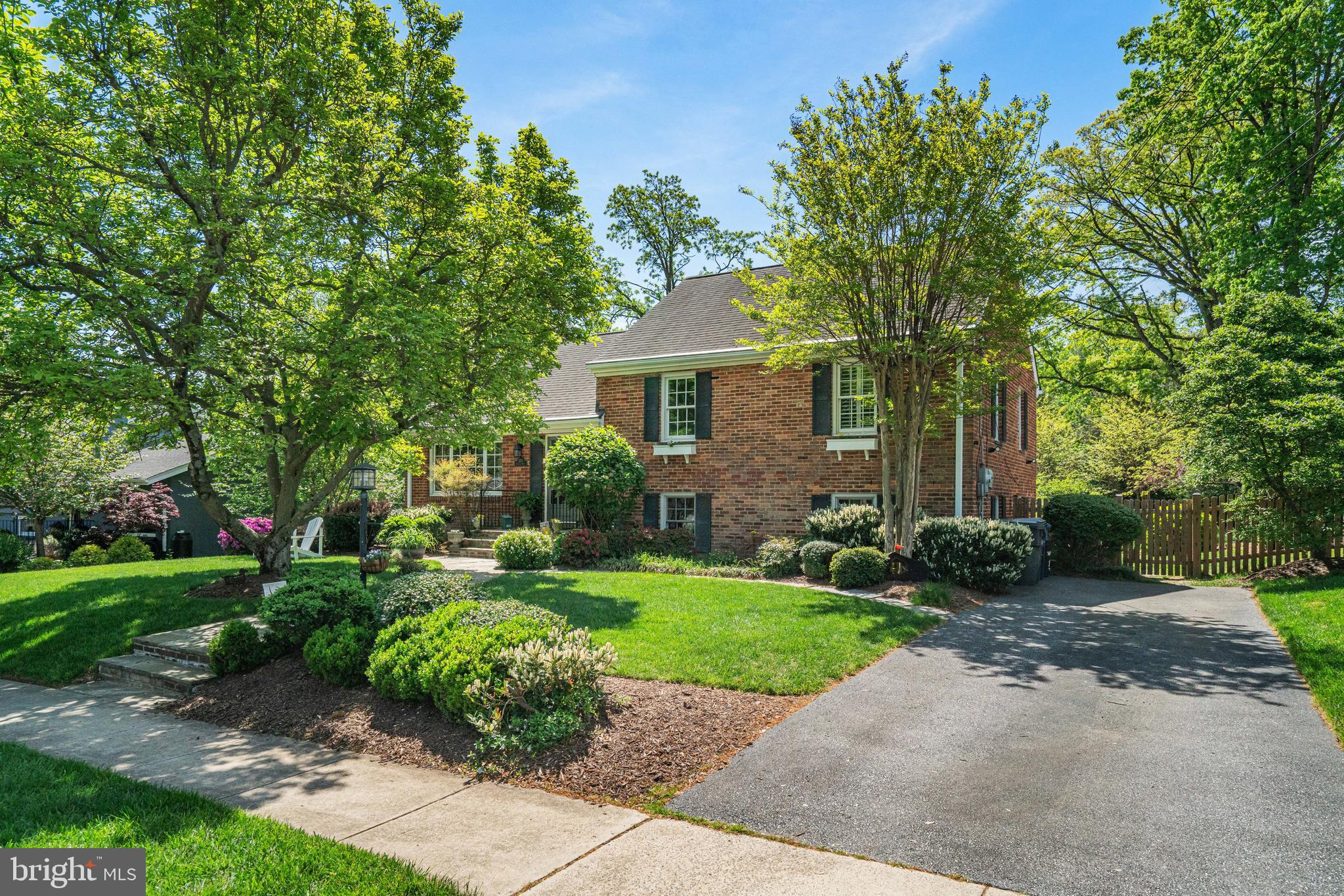 1703 Rollins Dr