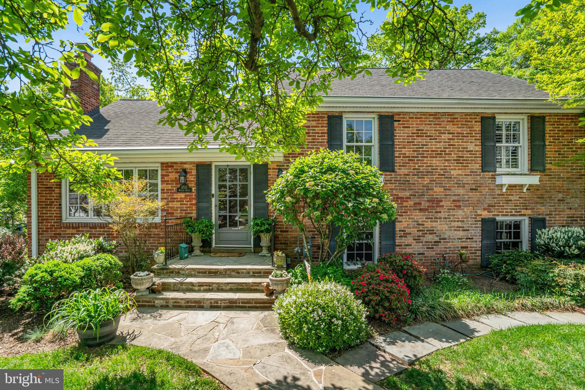 1703 Rollins Dr