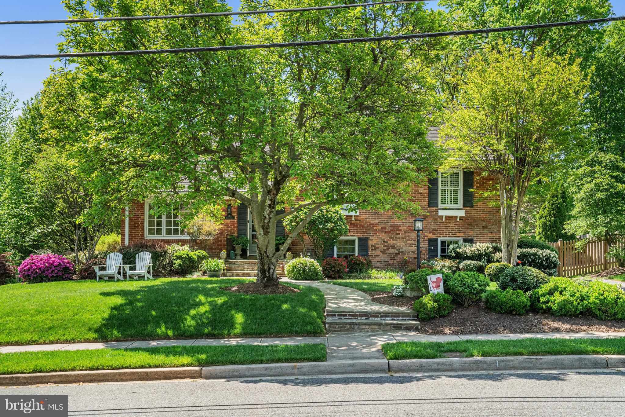 1703 Rollins Dr
