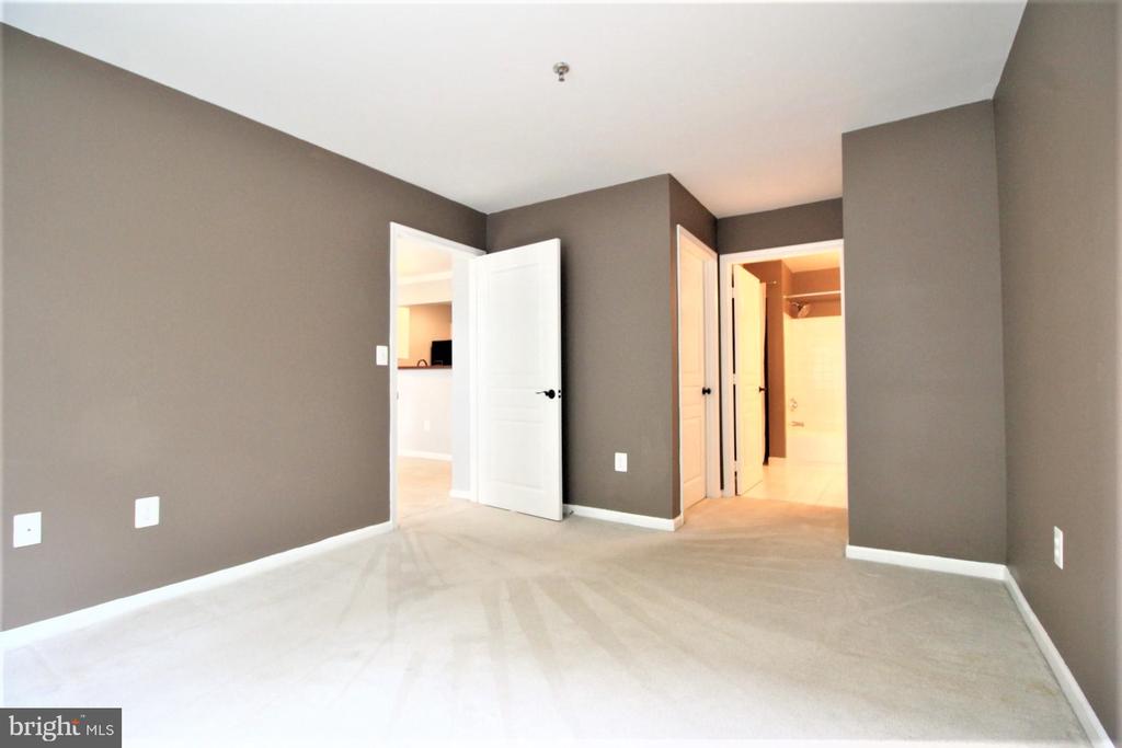 5565 SEMINARY ROAD 314
