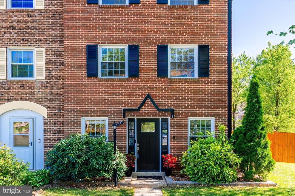 14847 LEICESTER COURT
