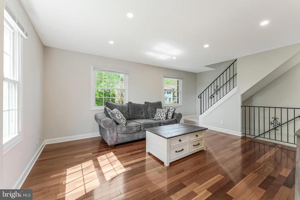 14847 LEICESTER COURT