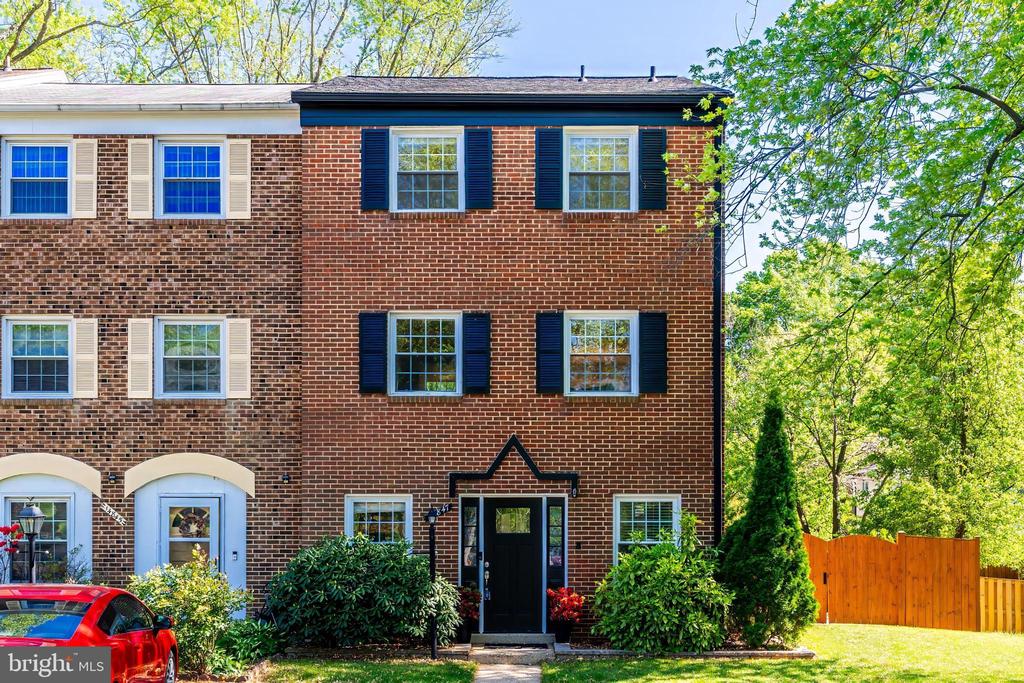 14847 LEICESTER COURT