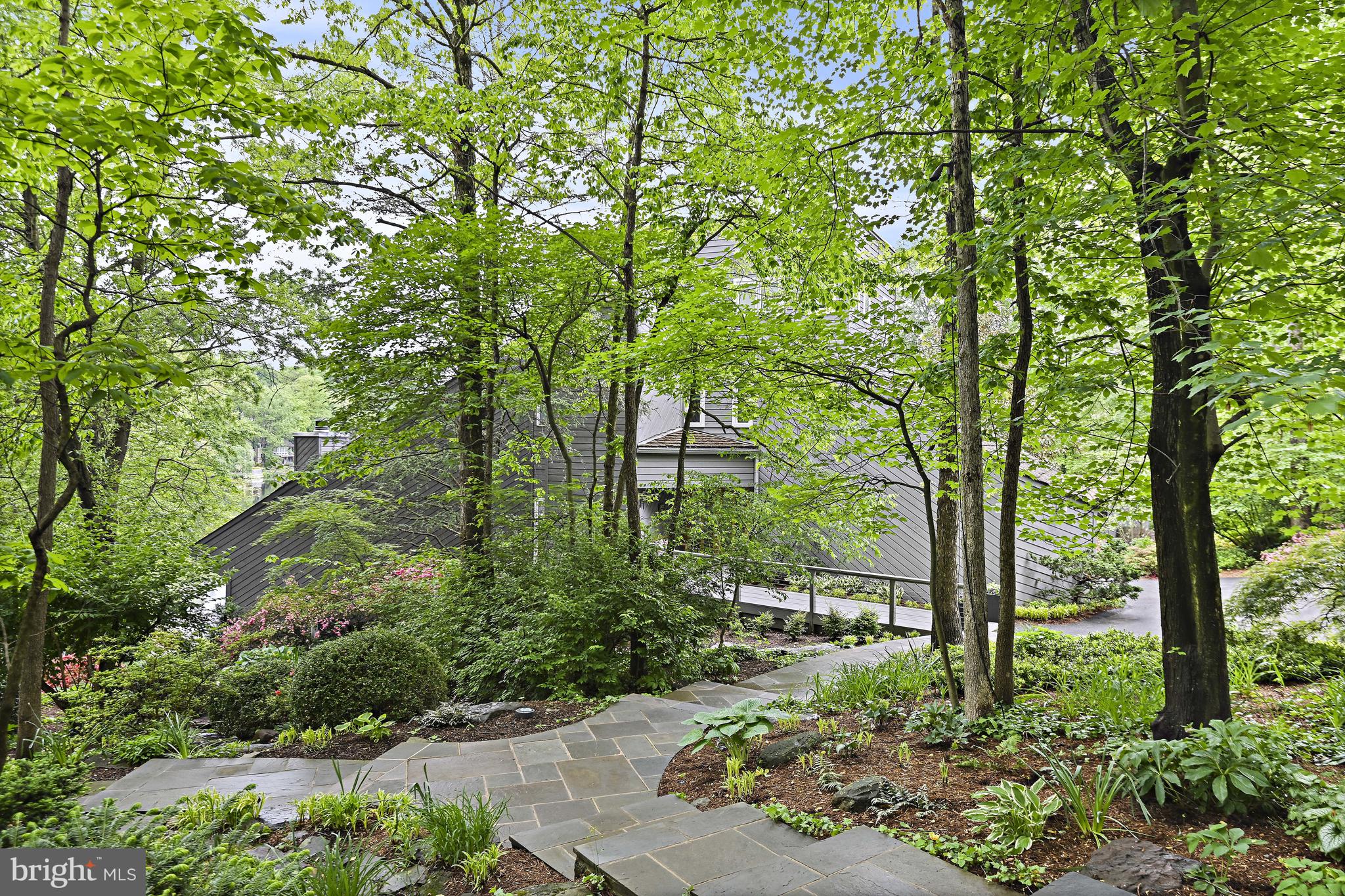 2200 Spinnaker Ct