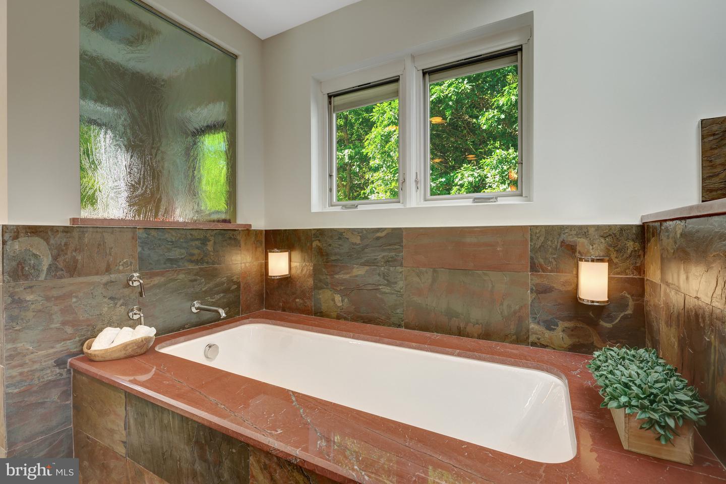 2200 Spinnaker Ct