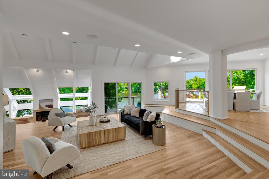 2200 Spinnaker Ct