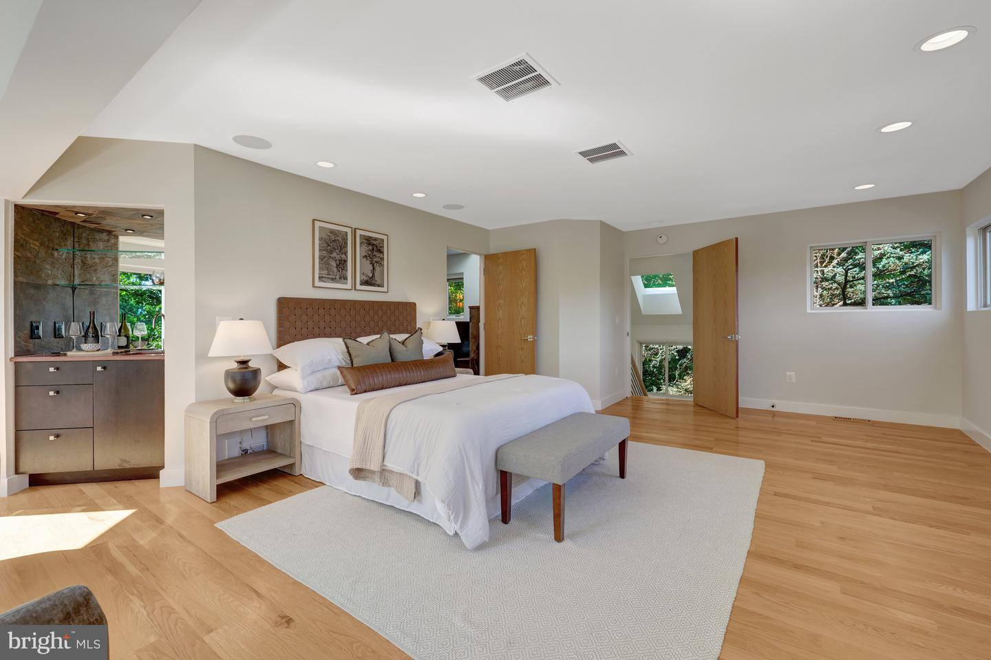 2200 Spinnaker Ct
