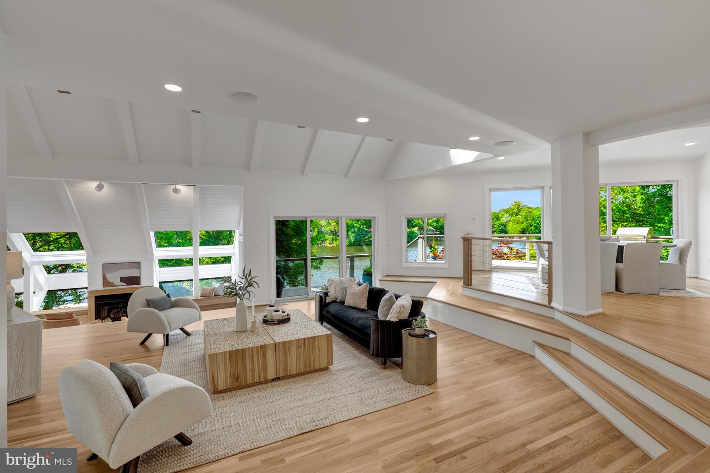2200 Spinnaker Ct