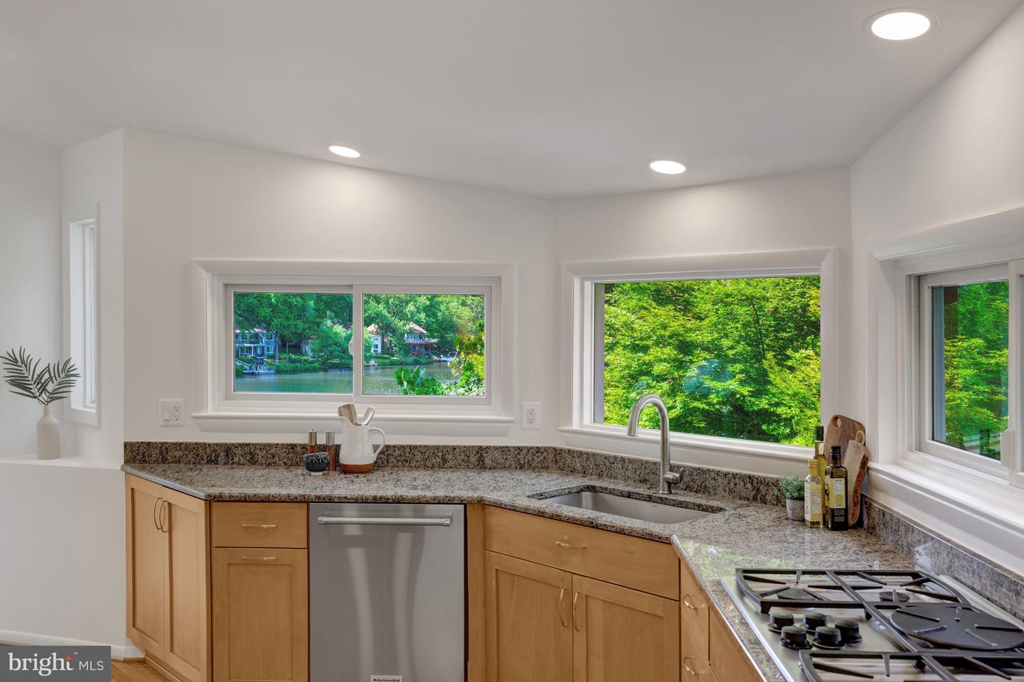 2200 Spinnaker Ct