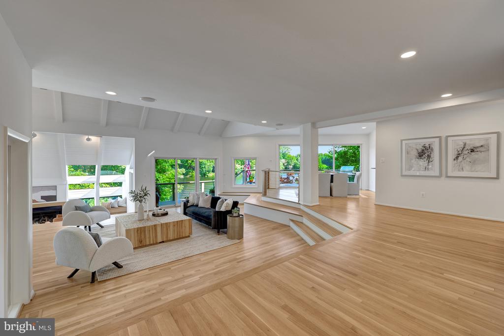 2200 Spinnaker Ct