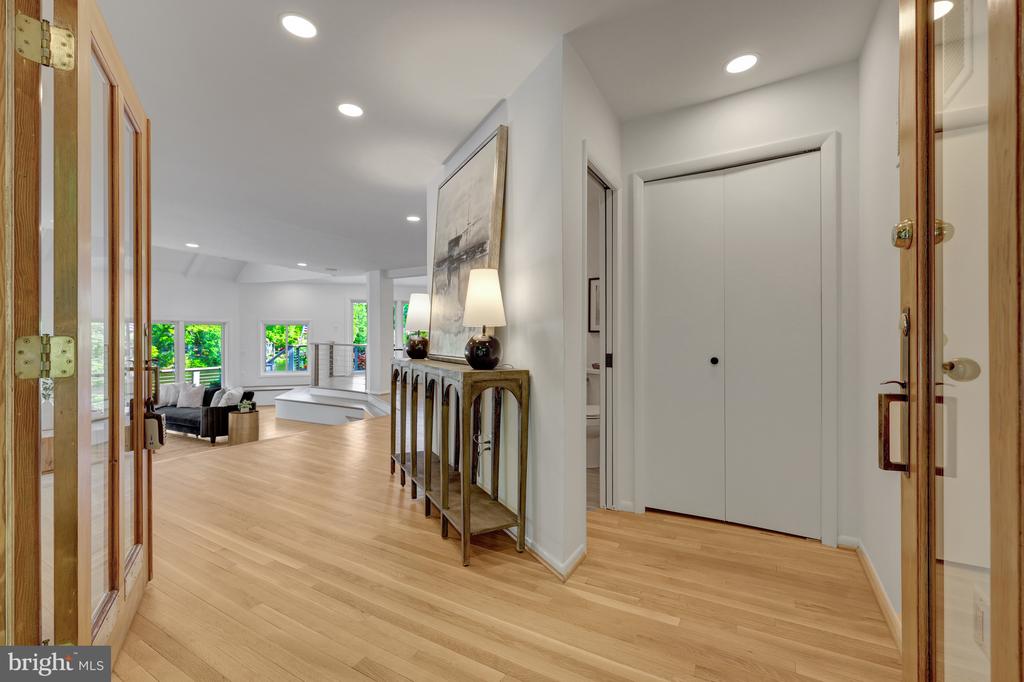 2200 Spinnaker Ct
