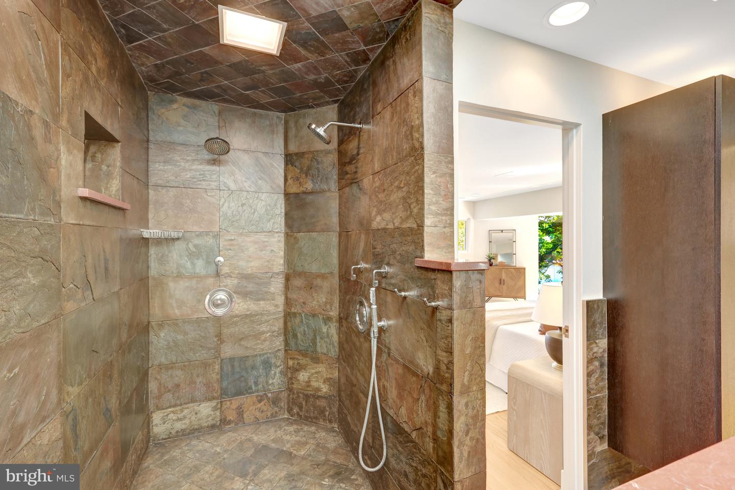 2200 Spinnaker Ct