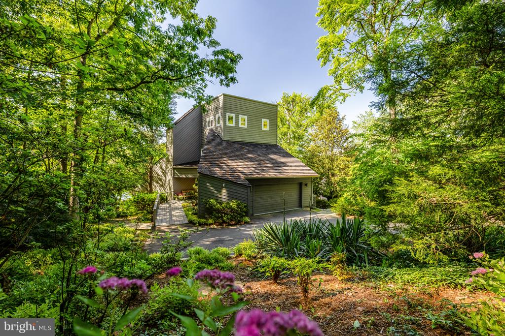 2200 Spinnaker Ct