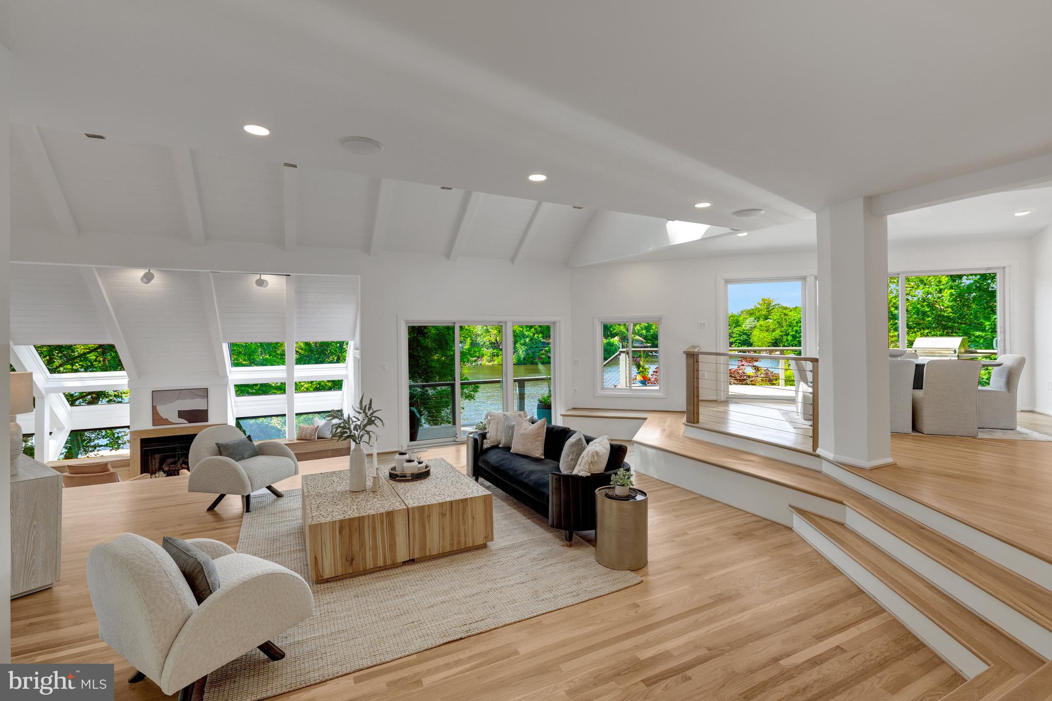2200 Spinnaker Ct