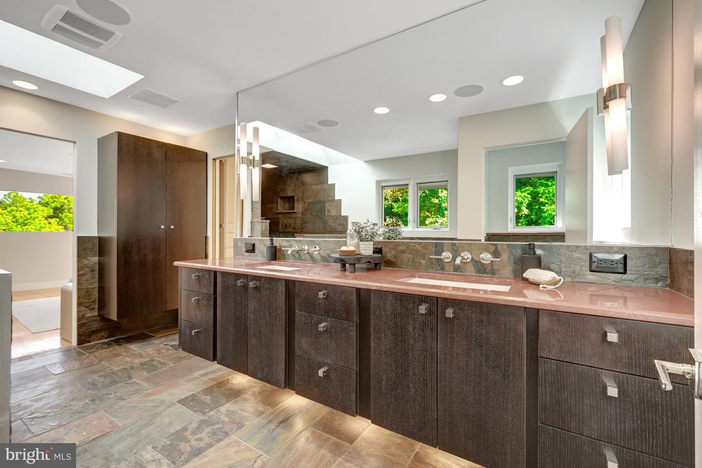 2200 Spinnaker Ct