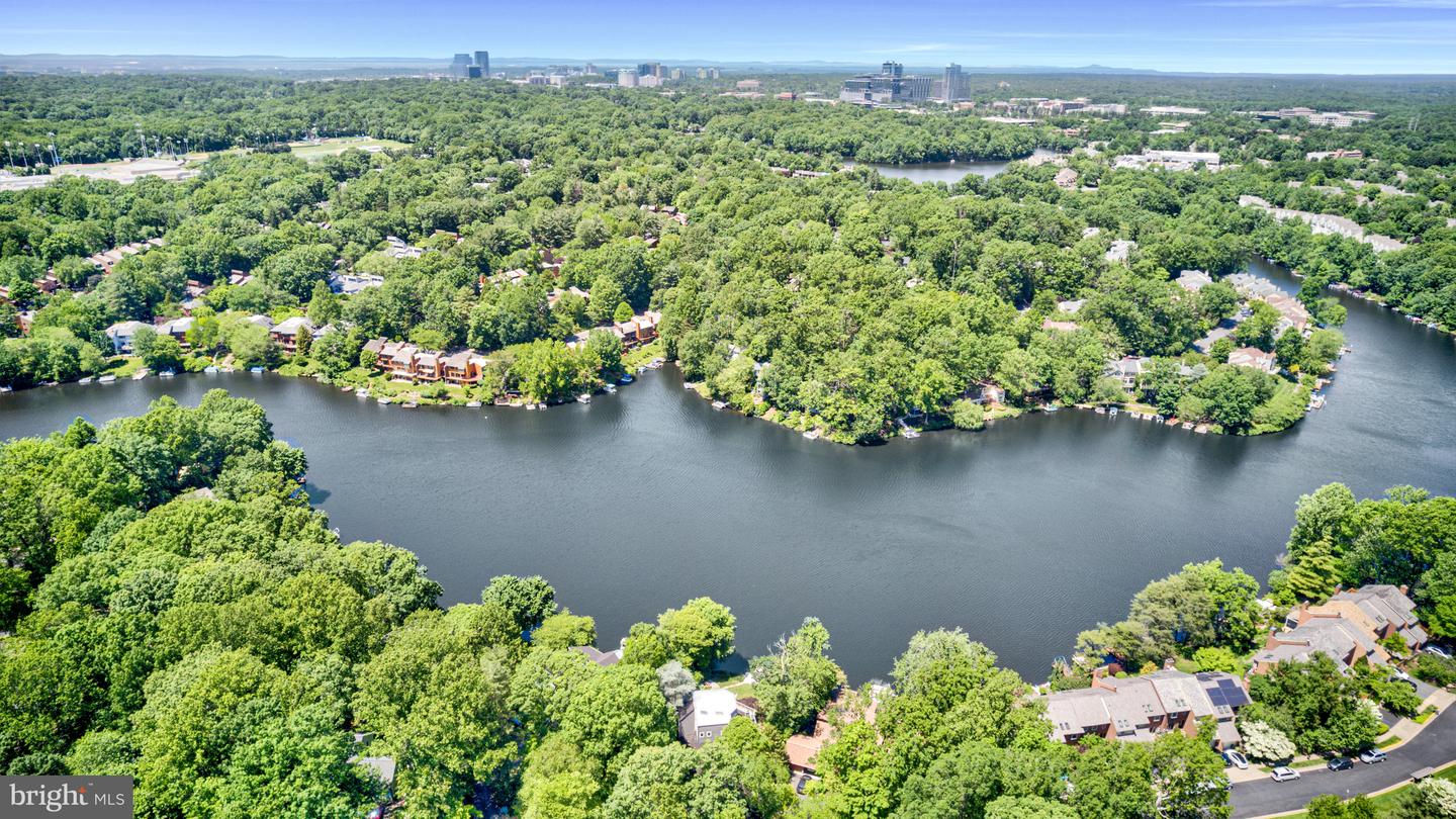 2200 Spinnaker Ct