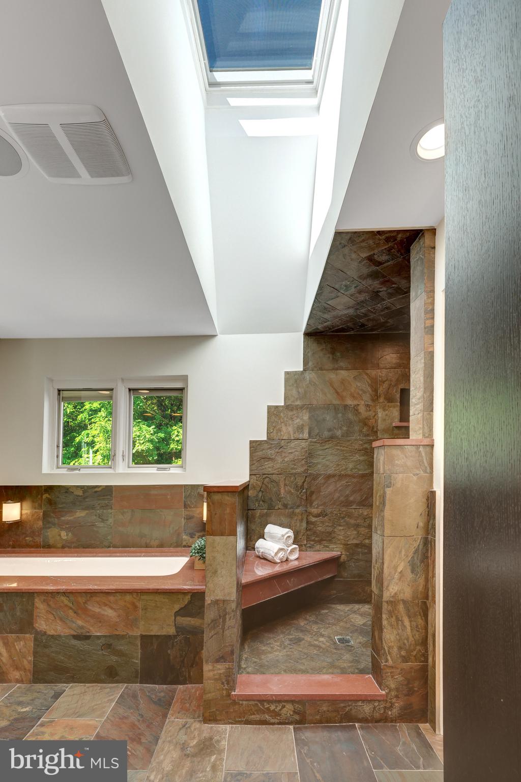 2200 Spinnaker Ct