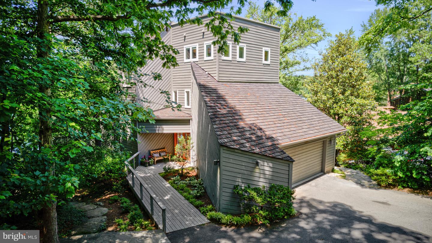 2200 Spinnaker Ct