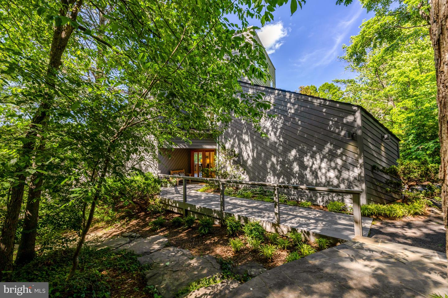 2200 Spinnaker Ct