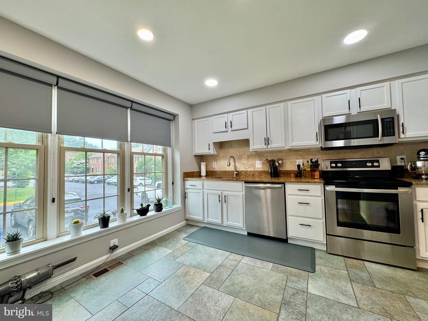 2718 SHAWN LEIGH DR