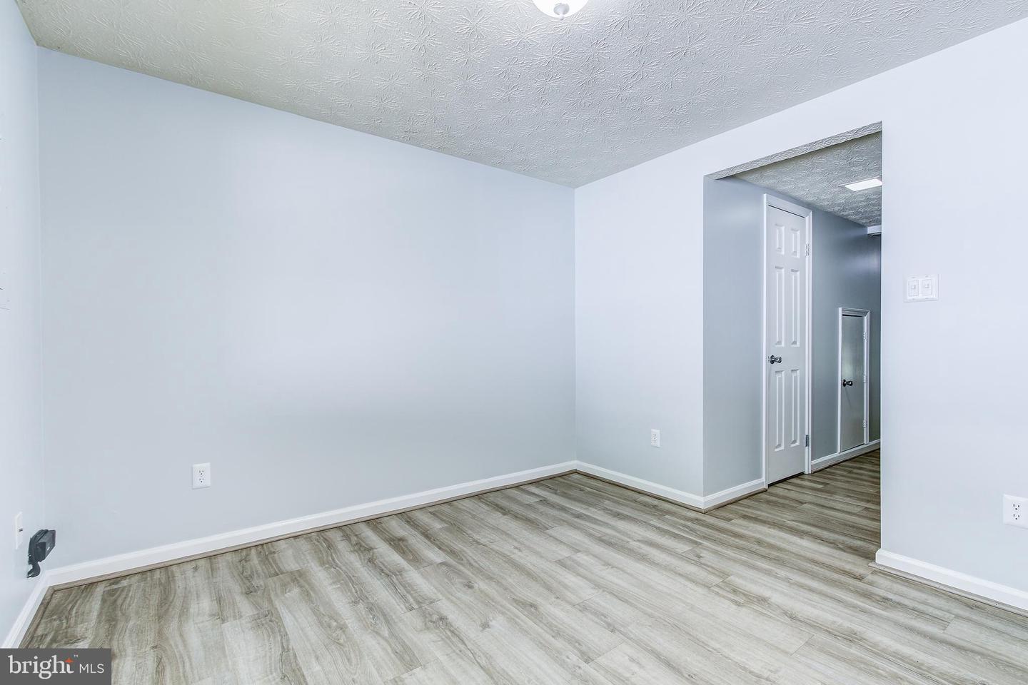 1550 TWISTED OAK DR