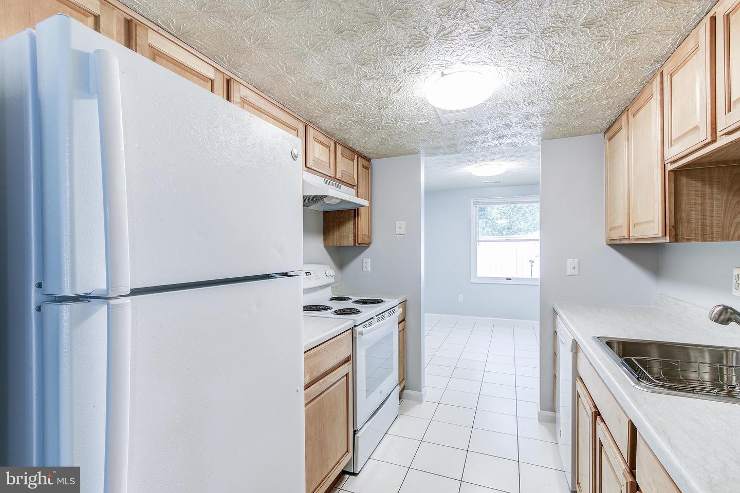 1550 TWISTED OAK DR