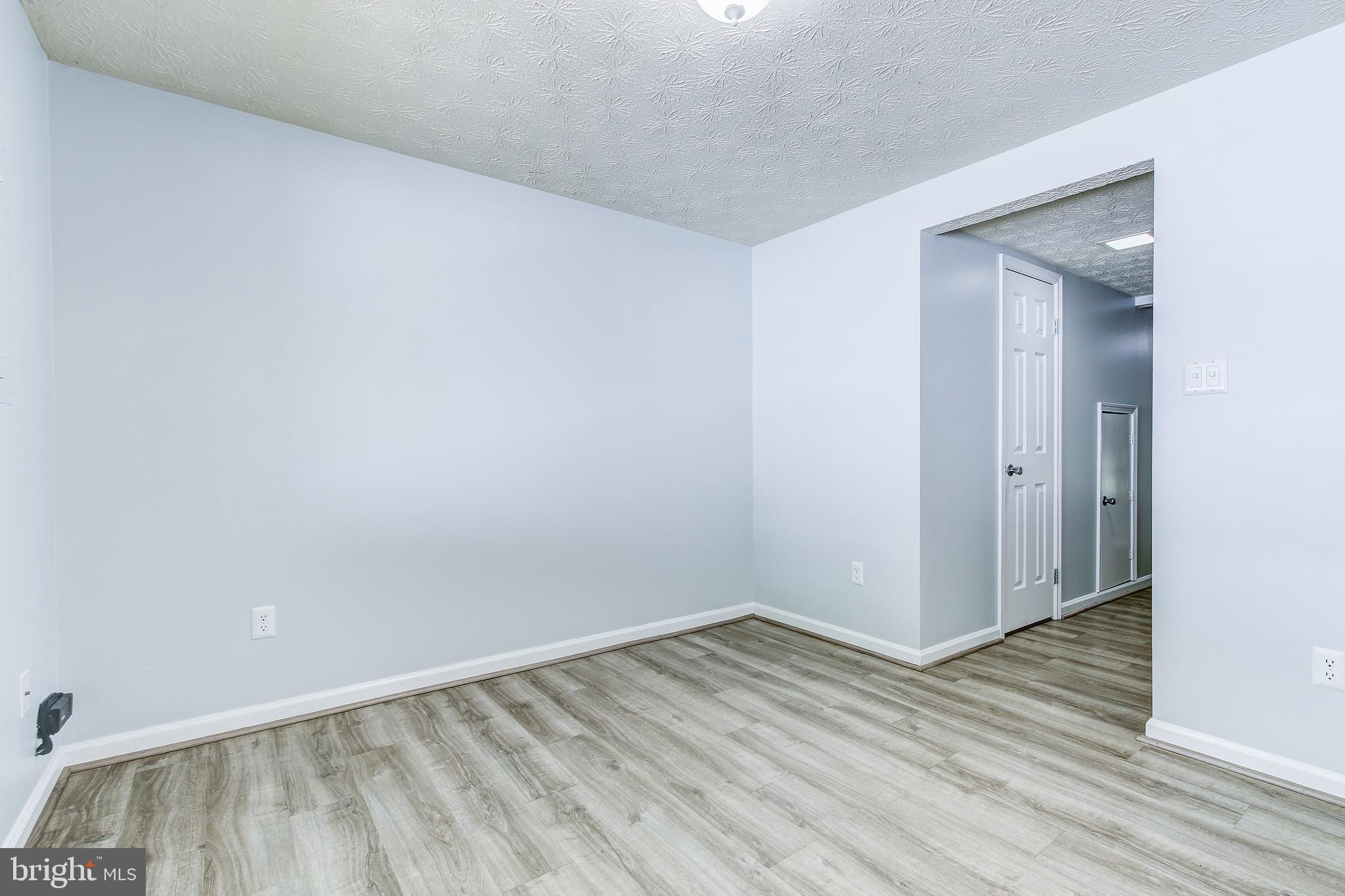 1550 TWISTED OAK DR