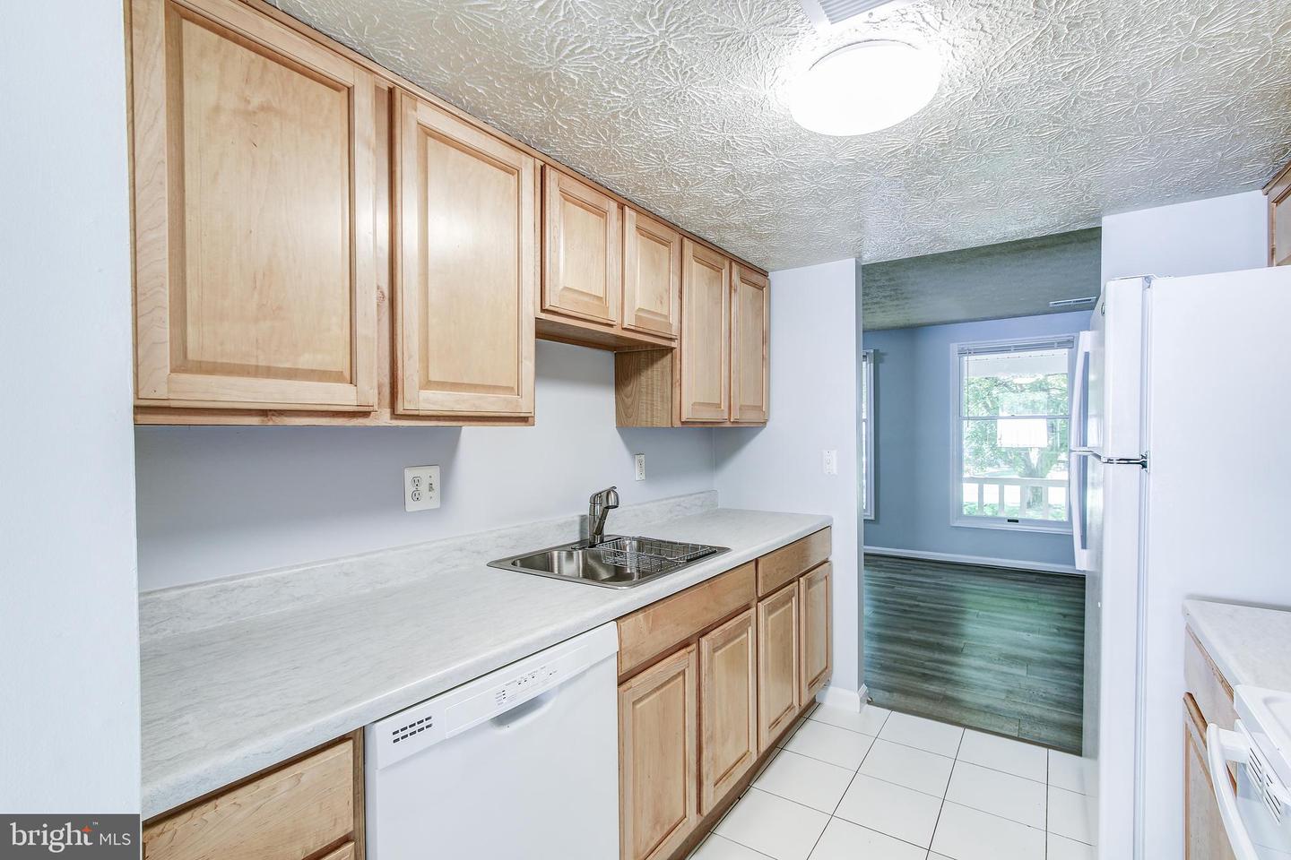 1550 TWISTED OAK DR