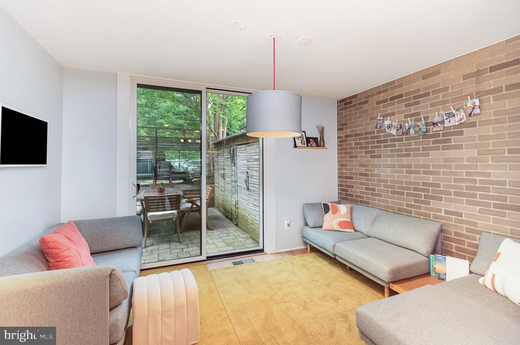 1690 Chimney House Rd