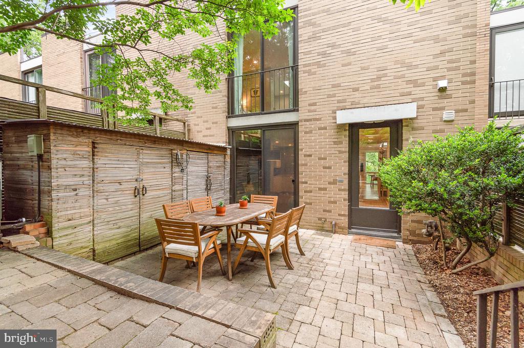 1690 Chimney House Rd