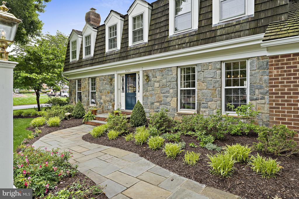 1301 Timberly Ln