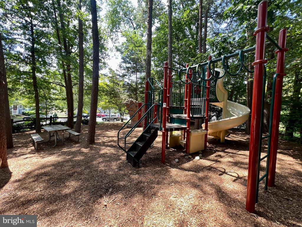 1515 TWISTED OAK DR