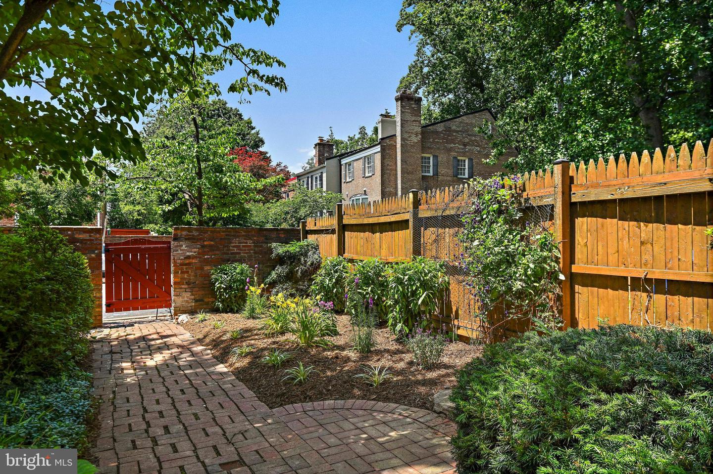 1106 Wimbledon Dr