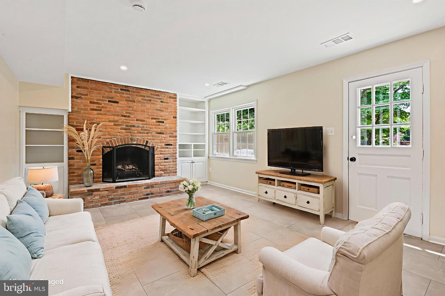 1106 Wimbledon Dr