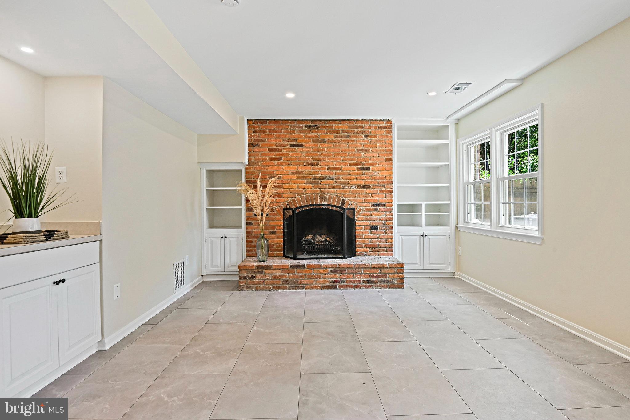 1106 Wimbledon Dr