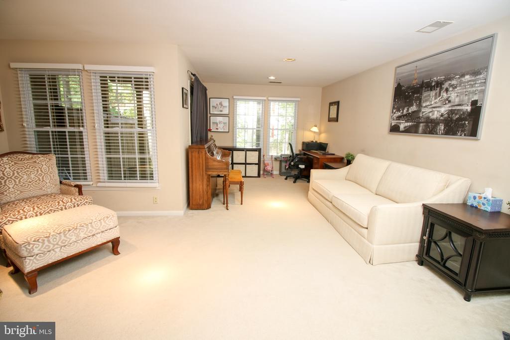 1392 PARK GARDEN LN